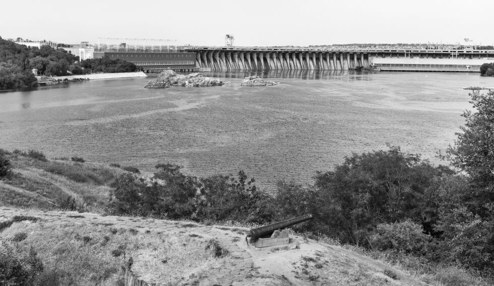 Тактиката на „опожарената земя“: През 1941 г. Съветският съюз взривява „Днепърската“ ВЕЦ