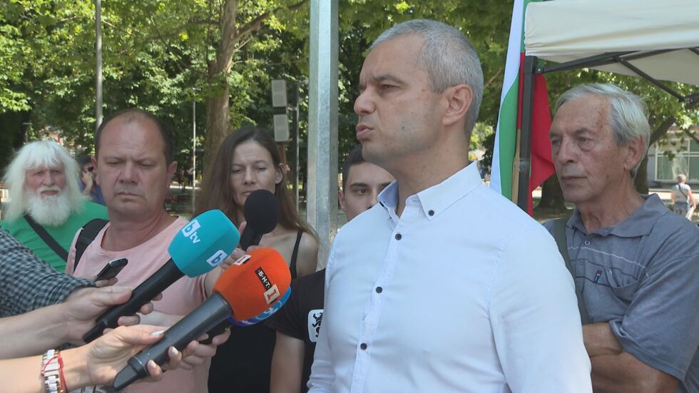 Костадинов: Американското посолство е поставило задача на управляващите да ликвидират „Възраждане“