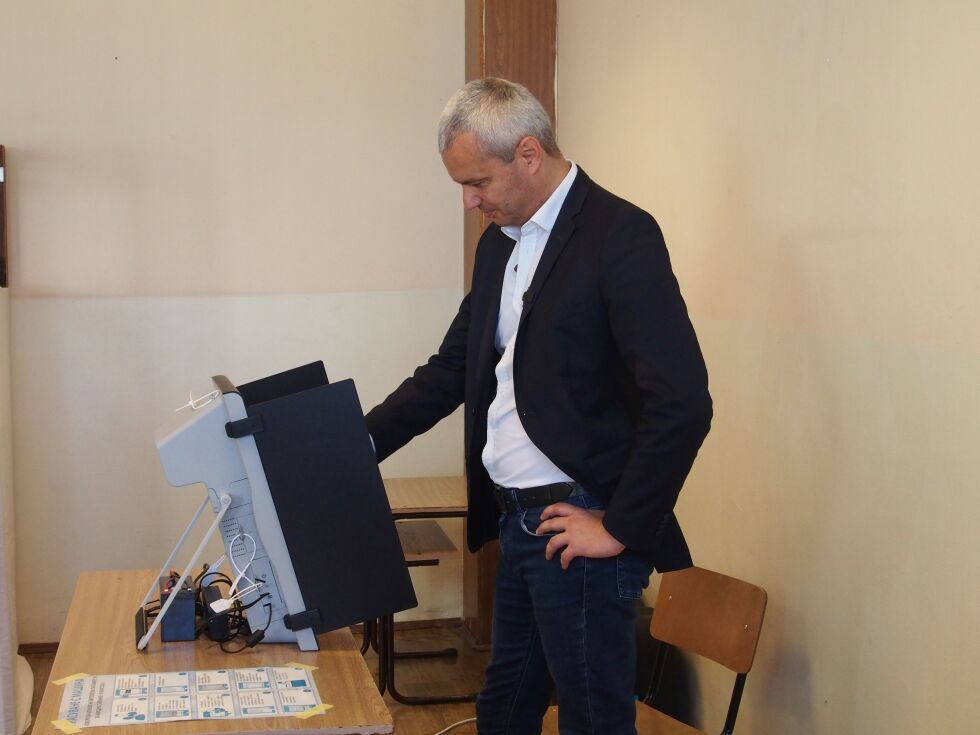 Костадин Костадинов: Ако "Възраждане" получи мандат, ще предложи правителство