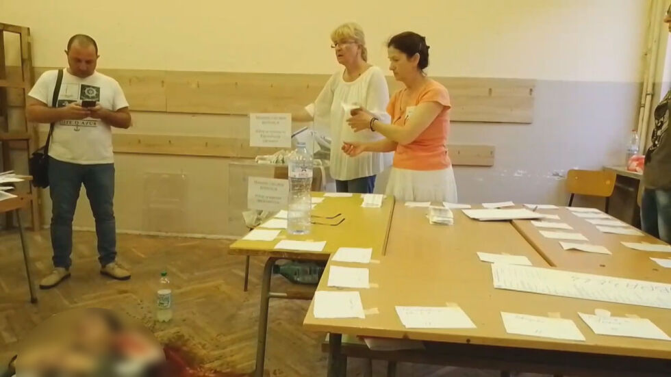 Кървава сцена в изборна секция във Варна (ВИДЕО)