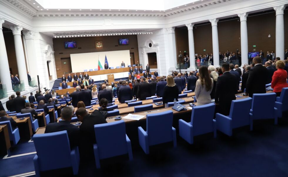 Труден старт: Първото заседание на новото НС беше прекъснато, няма избор на председател