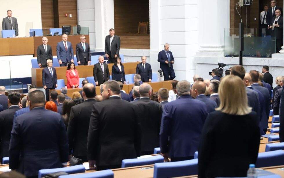 Блокаж в парламента: Депутатите не избраха председател на НС, а преговорите буксуват
