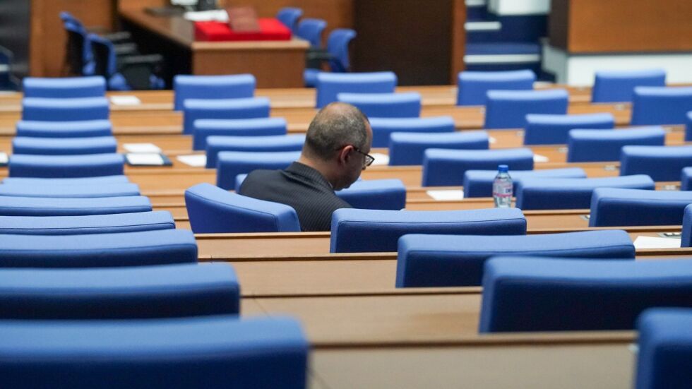 Две почивки за по-малко от час: Изборът на председател на НС отново буксува (ВИДЕО)