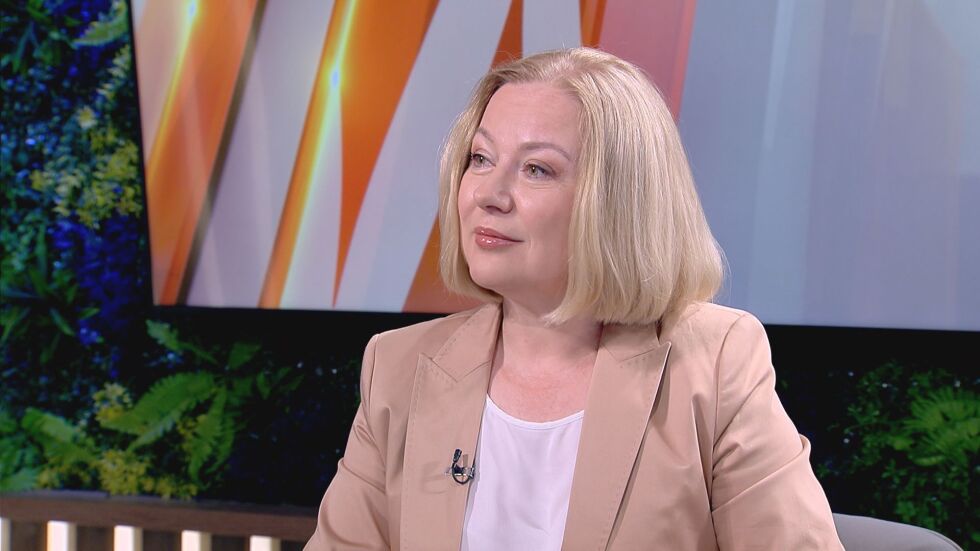 Надежда Йорданова: Политиците сме се хванали за гушите