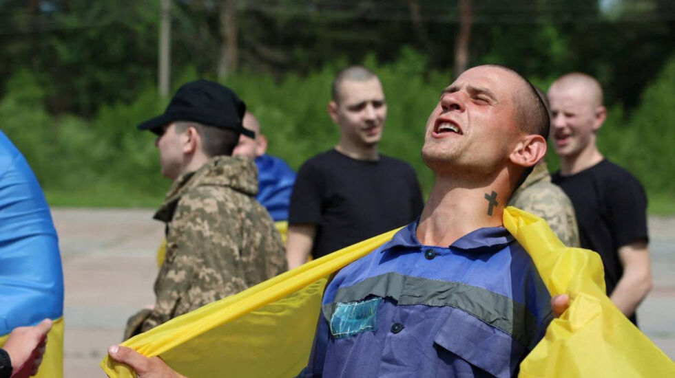 Русия и Украйна си размениха млади военнопленници и тежко ранени (СНИМКИ+ВИДЕО)