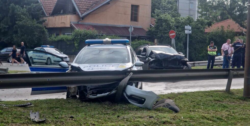 Тежка катастрофа: Автомобил блъсна полицейски патрул в София. Шофьорът избяга