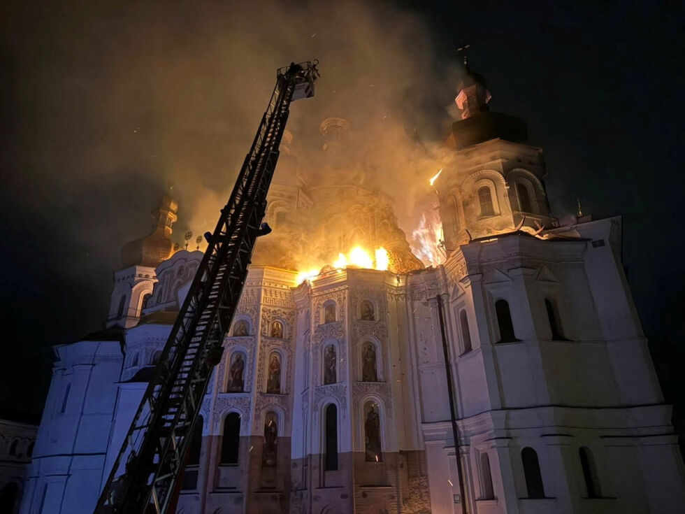 Русия отрeче да е нанесла удар по манастир в Киев, приписа щетите на американска ракета "Пейтриът" (ВИДЕО)