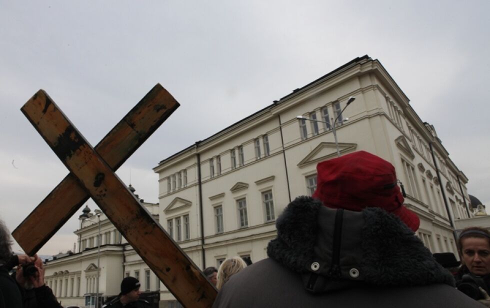 Протестиращи опитаха да блокират депутатите в парламента