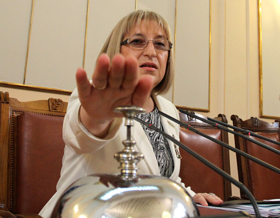 Цачева и заместниците ѝ похарчили 460 000 лв. за представителни разходи
