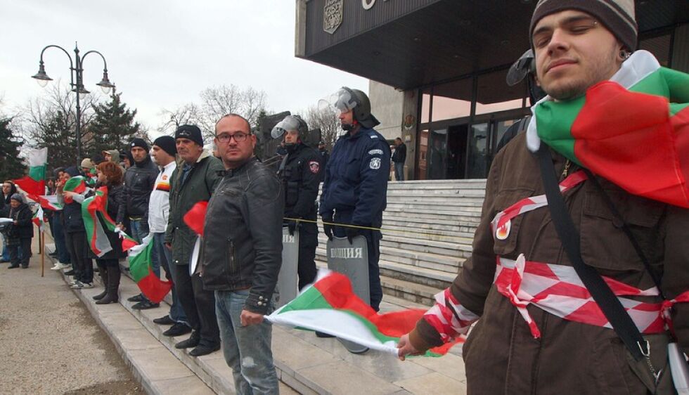 Протестиращите от палатковия лагер във Варна обявиха гражданско неподчинение