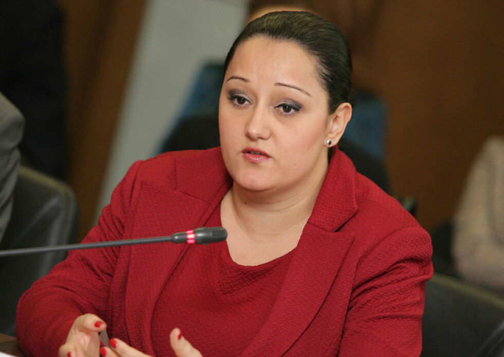 Лиляна Павлова: Пътищата не могат да се изчистят с магическа пръчка