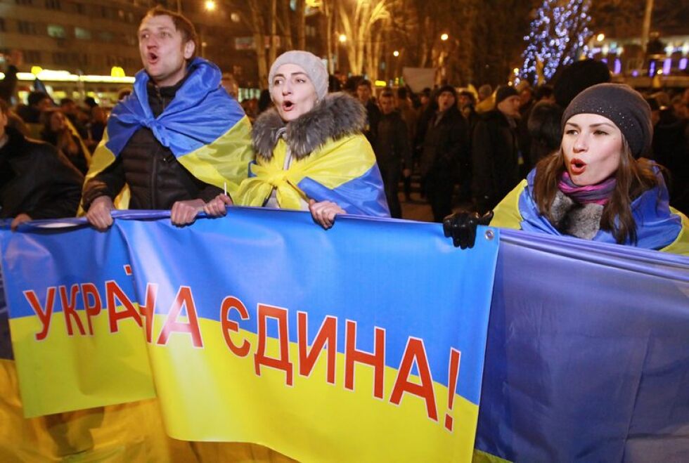Сблъсъци в Донецк - сълзлив газ срещу мирна демонстрация