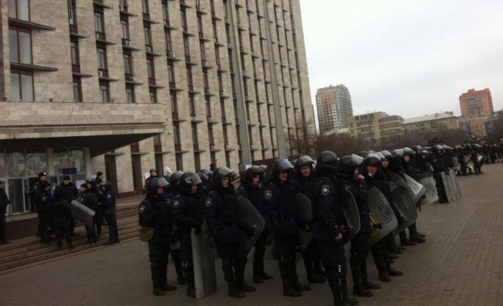 Арест за окупаторите на областната администрация в Донецк
