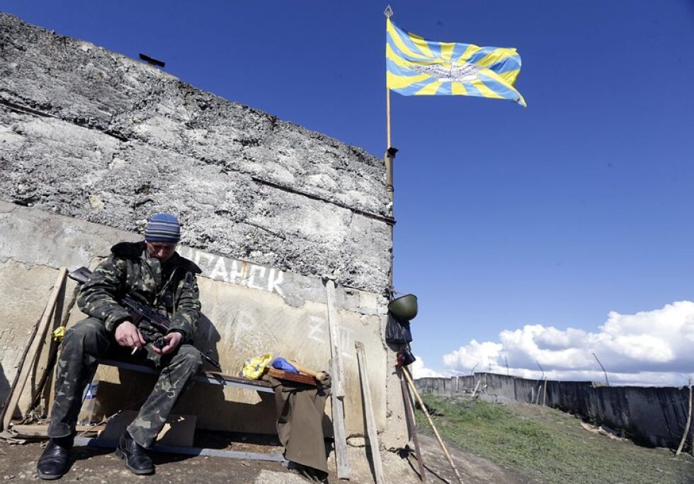 Преди кримския референдум: Западът готви санкции, Русия - военни