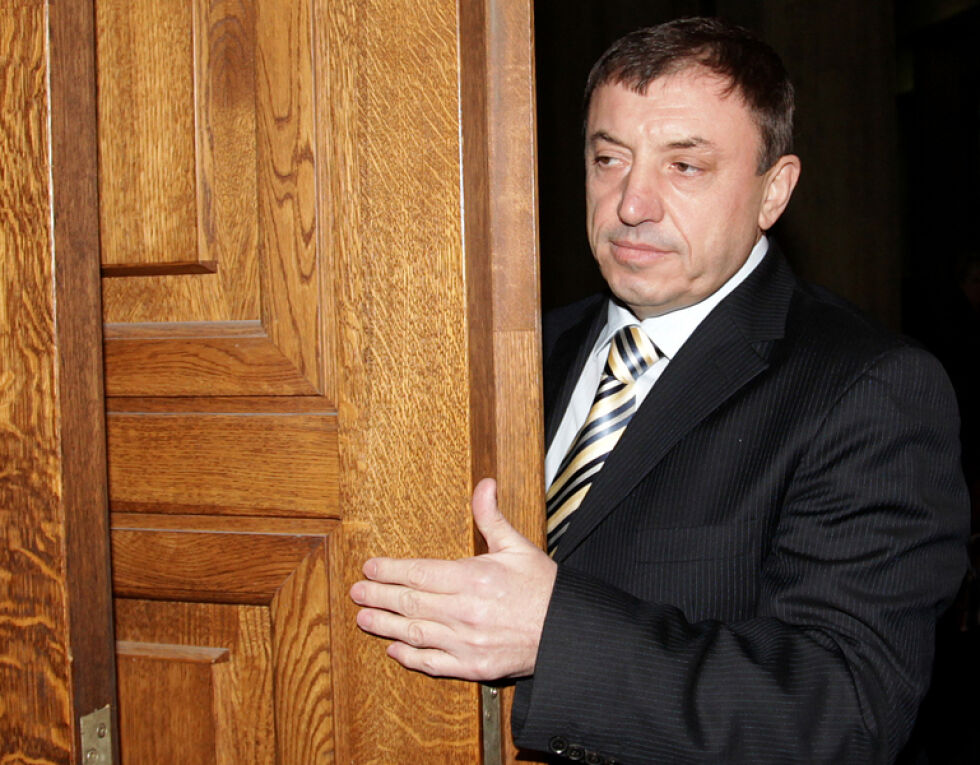 Версия: Алексей Петров знае твърде много
