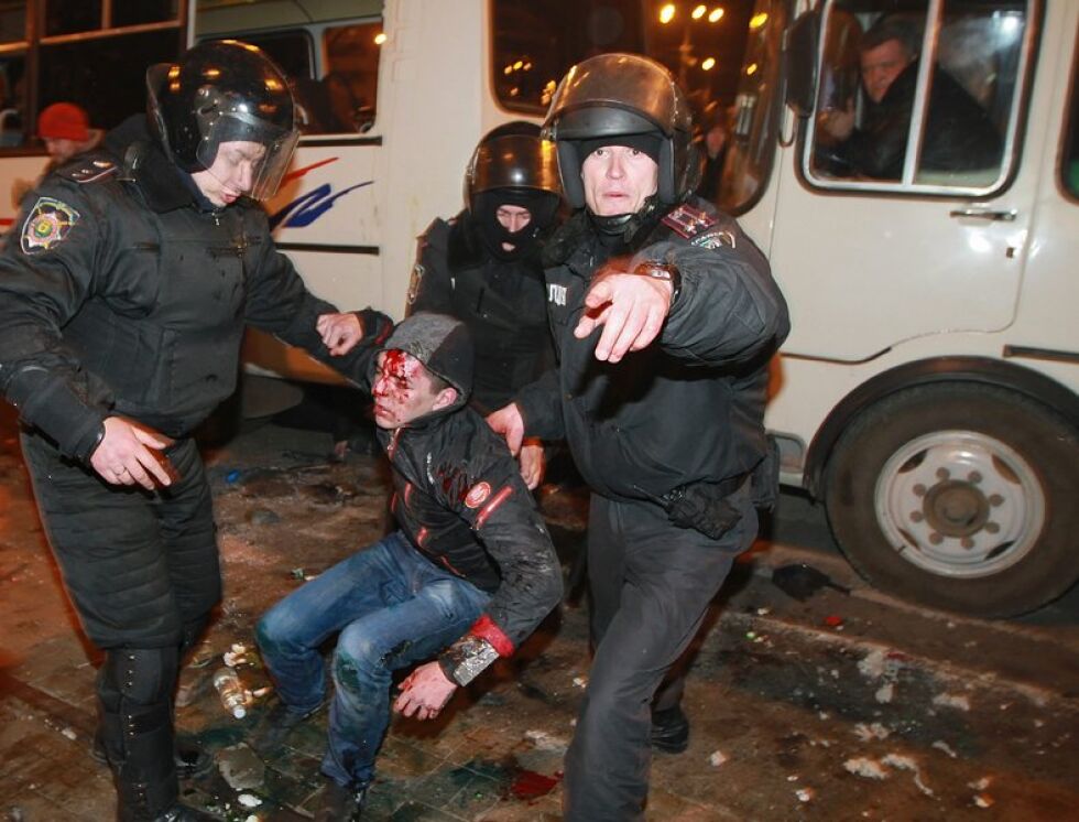 Украйна настръхна след пролятата кръв в Донецк