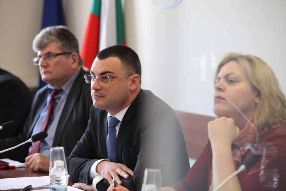 Служебното правителство поиска оставката на шефа на ДКЕВР
