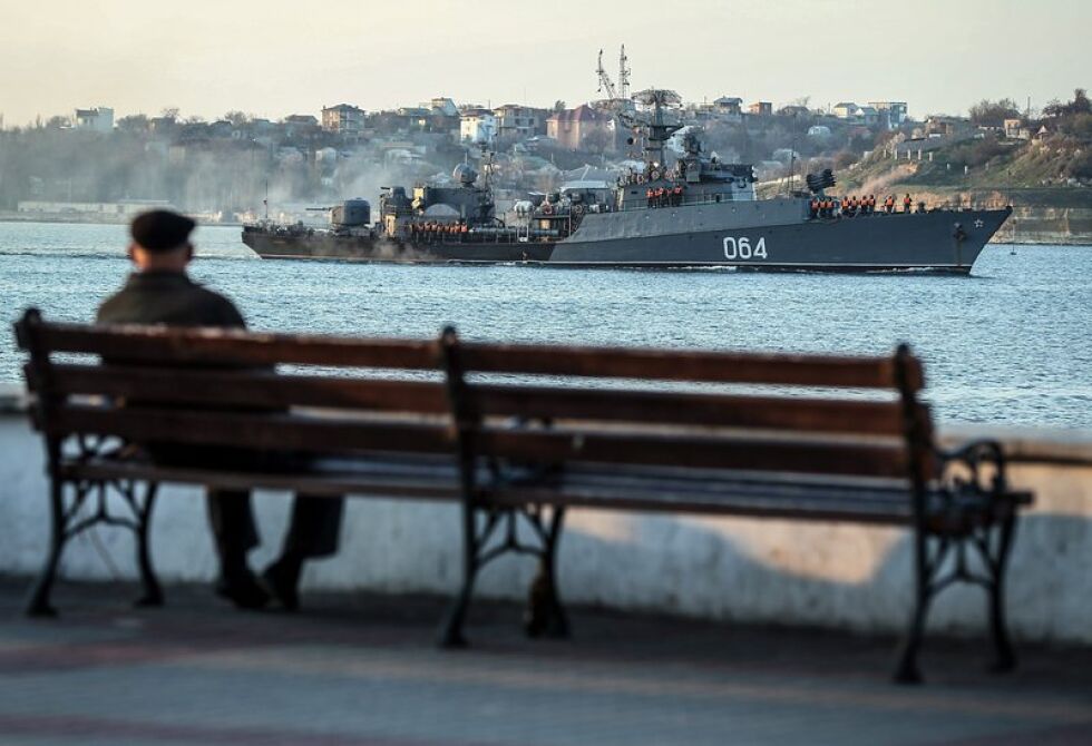 Русия командирова военни художници в Крим да "рисуват" анексията