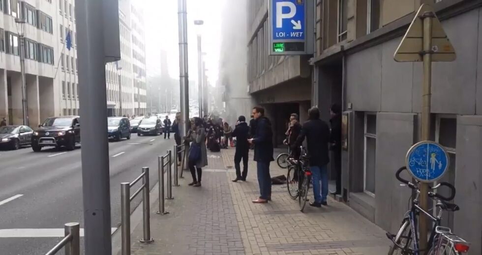 Вижте как пътници от метрото в Брюксел се евакуират след взрива (ВИДЕО)