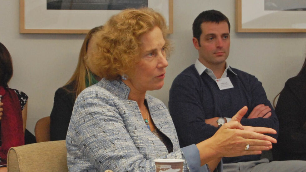 Елена Поптодорова подаде оставка от поста си във Варшава