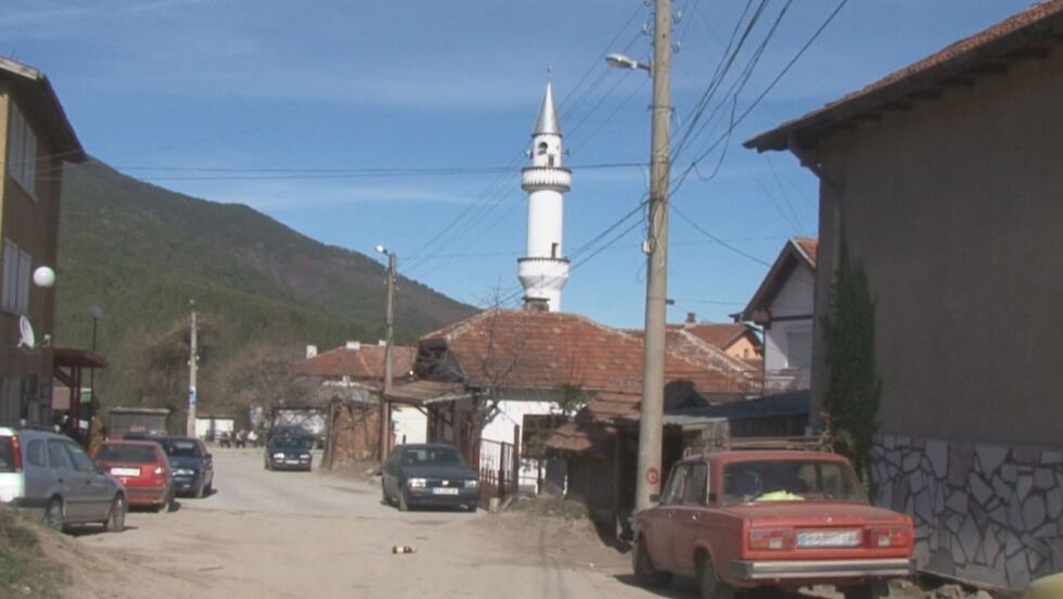 Разследват ходжата в с. Света Петка заради безплатна екскурзия до Одрин