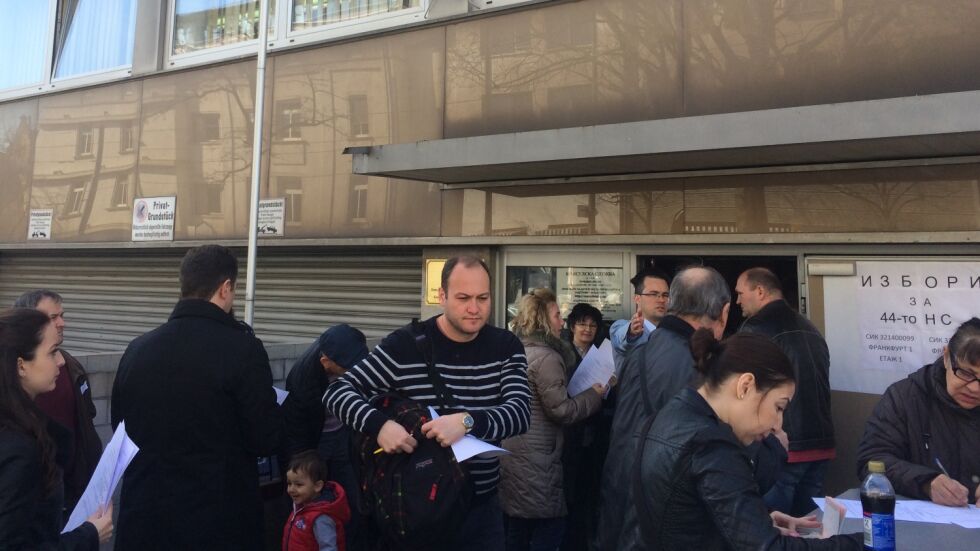 Как се отразяват новите изборни правила на вота от чужбина?