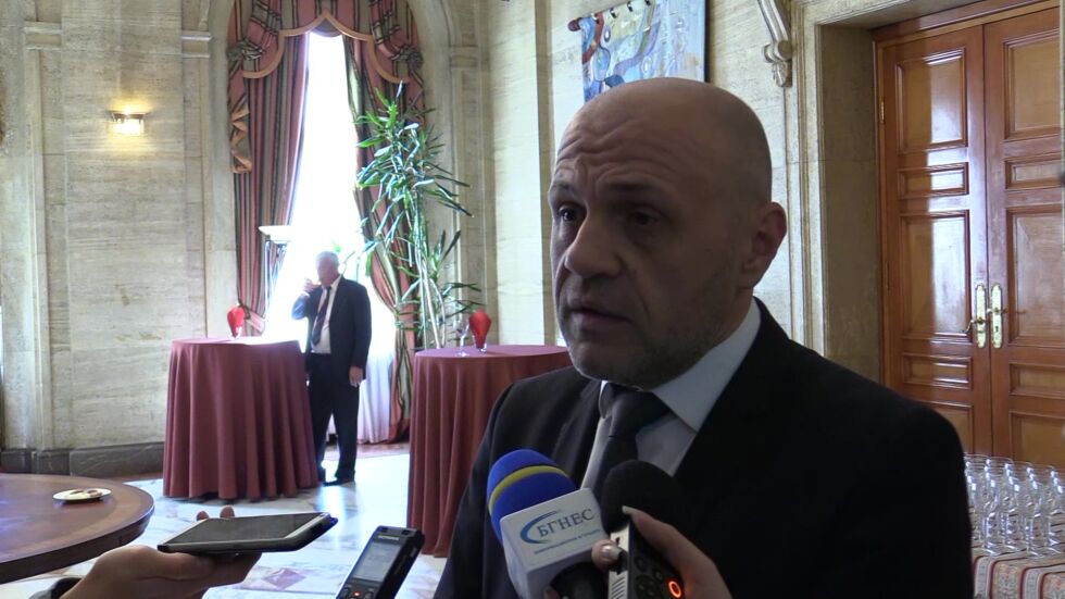 Дончев: Понякога се налага да се правят трудни и болезнени жертви