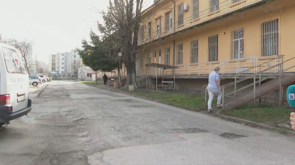 Чакат се пробите за коронавирус от двама пациенти в Пловдив