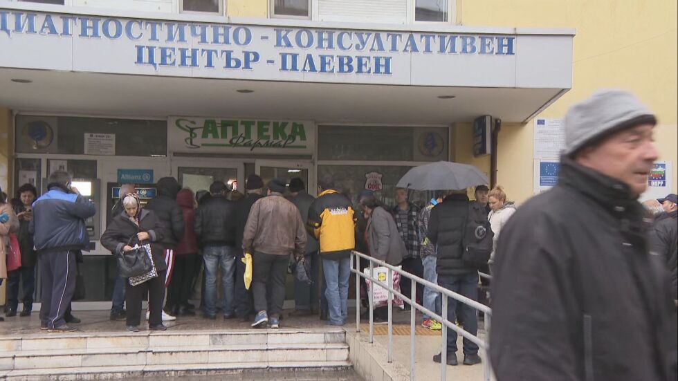 В Плевен затягат мерките: Носенето на маска навън става задължително