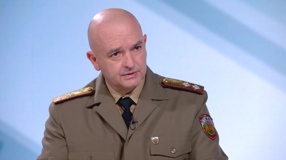 Ген. Венцислав Мутафчийски: С предпазни средства приоритетно се оборудват инфекциозните клиники