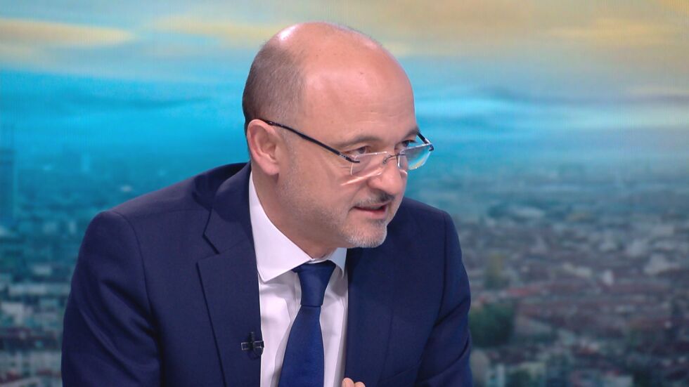 Асен Меджидиев: Трябват крути мерки срещу COVID-19 сега, докато не е настъпила лавината