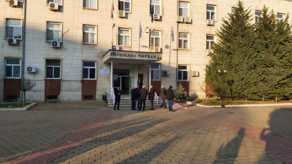 Чирпан и Чепеларе въвеждат вечерен час заради коронавируса