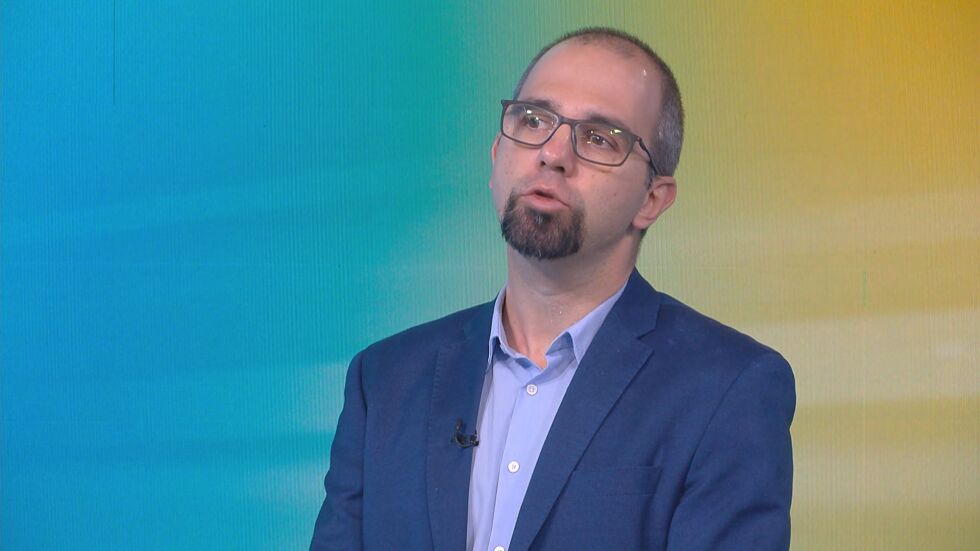 Политолог: Българите по-скоро приемат извънредните мерки на властта 