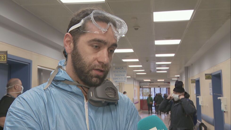 Доброволци на първа линия: Кои са хората, притекли се на помощ в "Пирогов"?