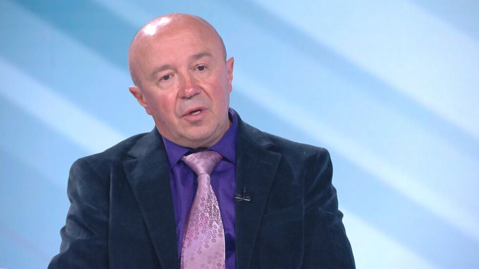 Проф. Силви Георгиев: Обикновените маски ще редуцират заразяването, но няма да го предотвратят