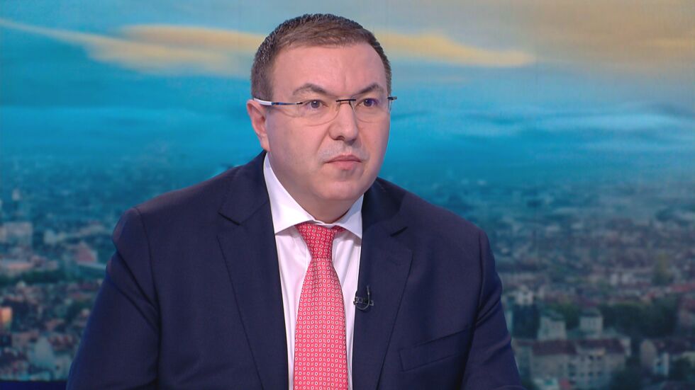 Ангелов: Ако имаме ваксини, може да имунизираме 70% от населението до края на юни