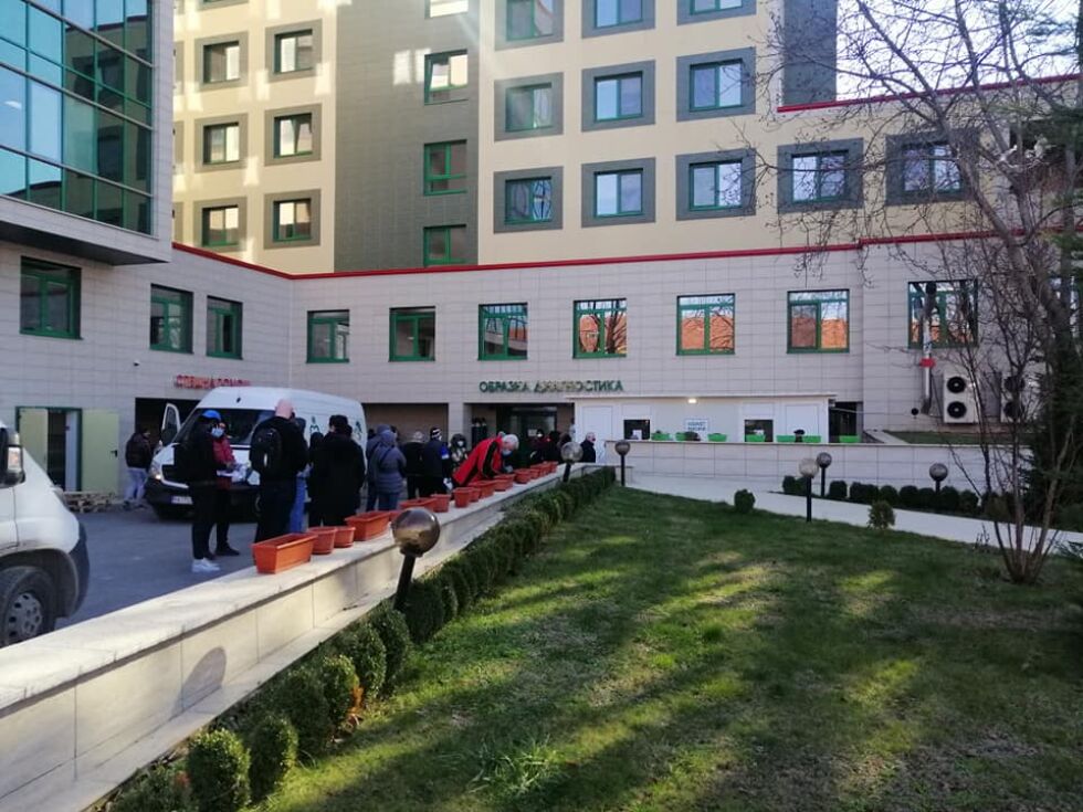 Опашки от чакащи за ваксина и при личните лекари в Пловдив 