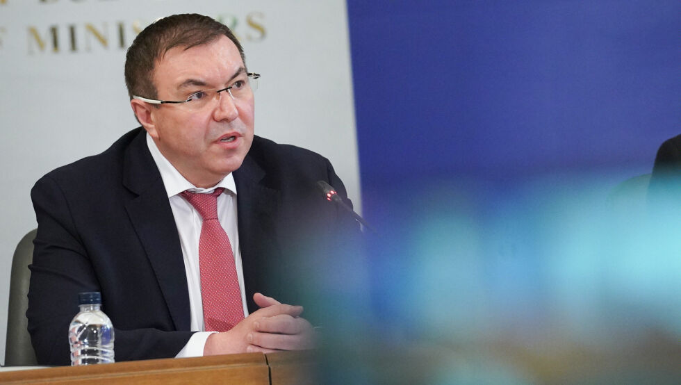 Ангелов: За последното денонощие са хоспитализирани 139 души под 19 години
