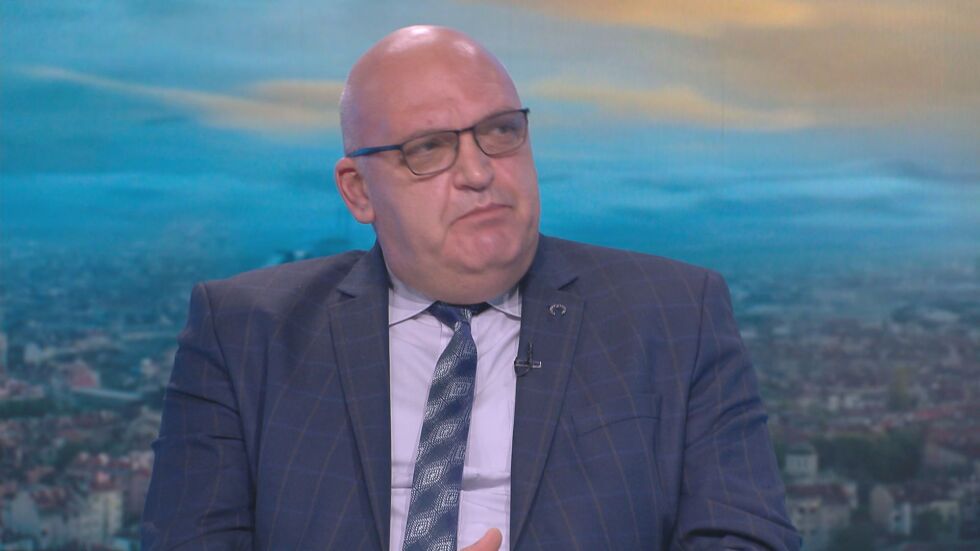 Брънзалов: Да не противопоставяме ваксинационните пунктове на личните лекари