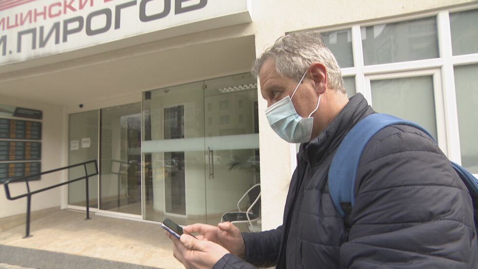 Въпреки отменената масова ваксинация някои са получили SMS да се явят днес