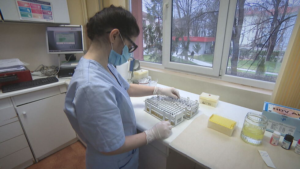 България проучва колко дълго трае защитата на ваксинираните от COVID-19