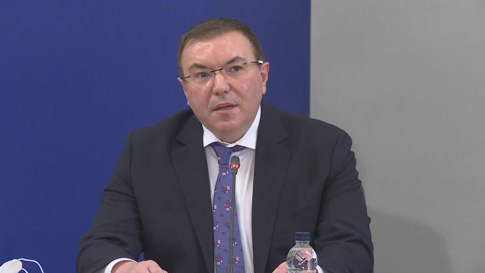 Ангелов: Третата вълна не прилича по нищо на втората, много майки и бременни боледуват
