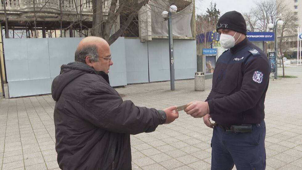 Масови проверки за спазването на по-строгите мерки в Бургас