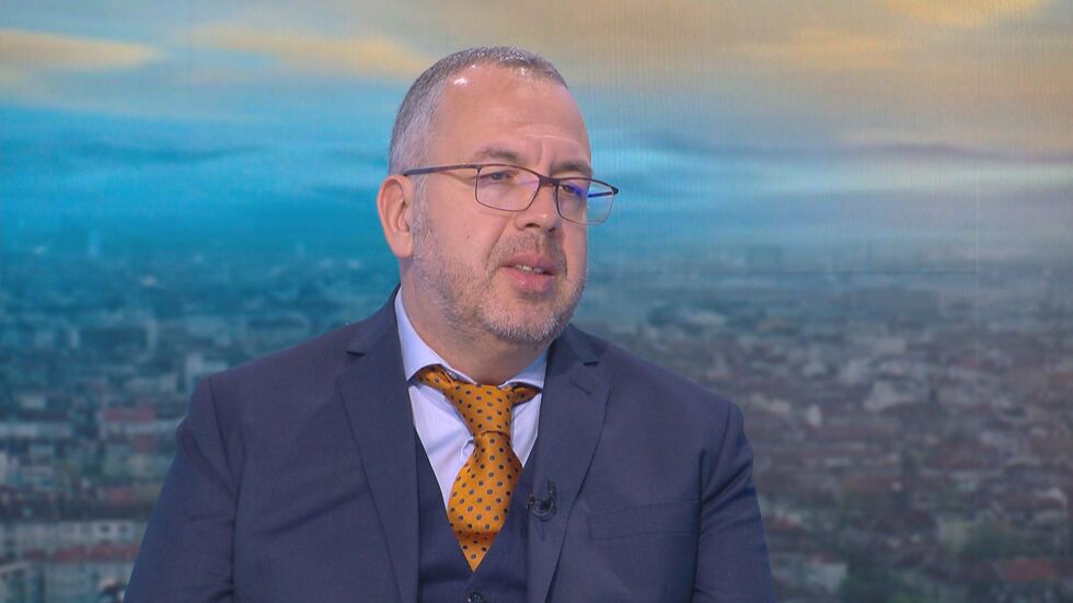 Проф. Иван Костов: Ваксините ще се слагат при изричното съгласие на бременните