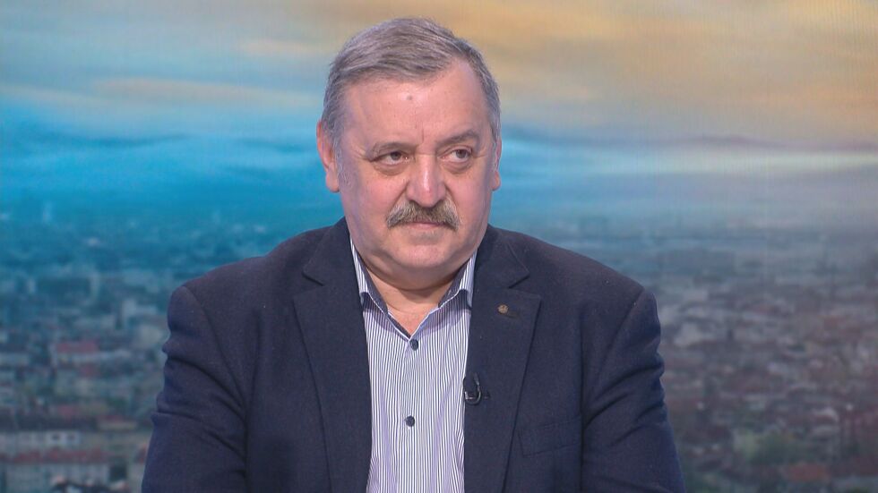 Проф. Кантарджиев: Намираме се в плато, до седмица очакваме спад на заболелите