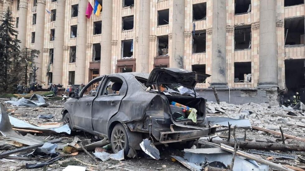 Войната в Украйна: Руски войски са влезли в Херсон, боеве в центъра на Харков