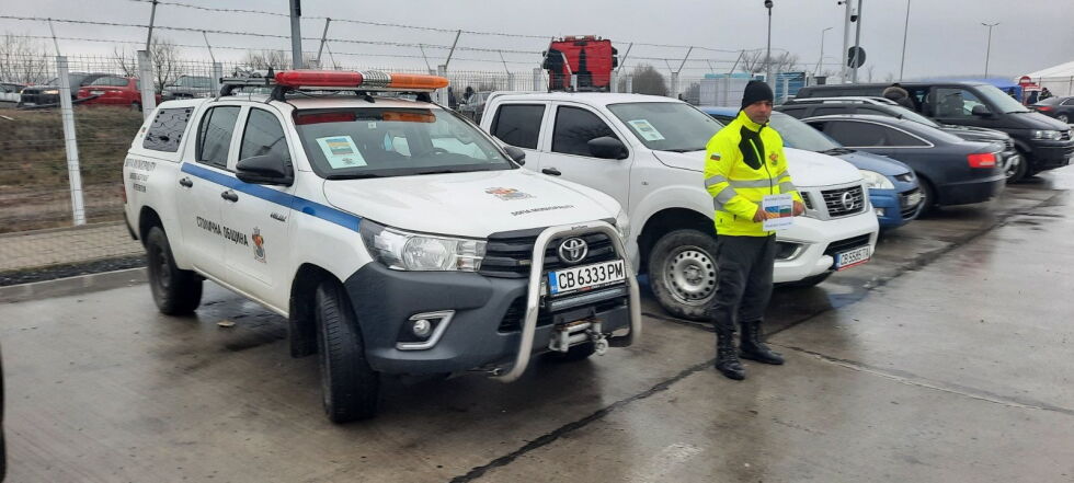 Аварийни екипи на СО помагат на украински бежанци (СНИМКИ)