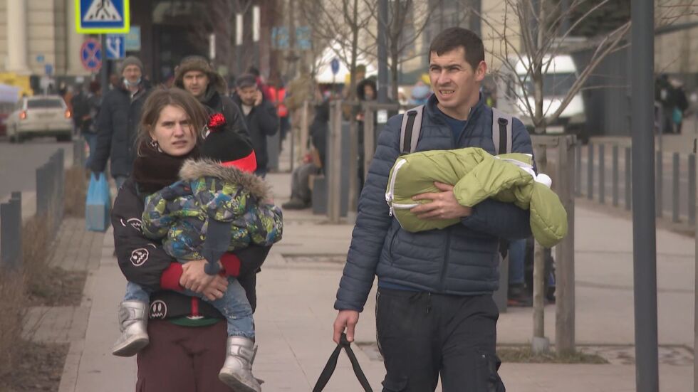 Войната в Украйна: Броят на бежанците надхвърли 6 милиона