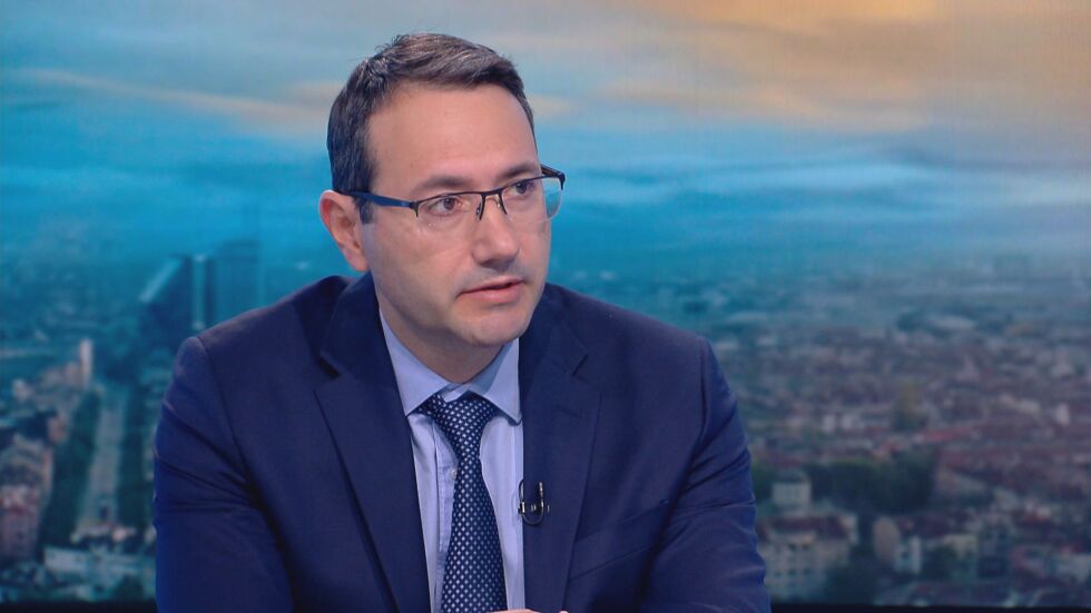Бивш зам.-министър: Да искаме някой друг да ни плати сметката за бежанците е недостойно поведение