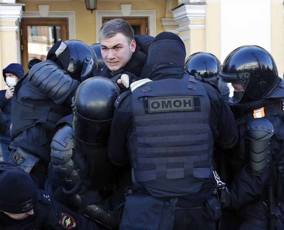 Повече от 250 задържани на антивоенни протести в Русия